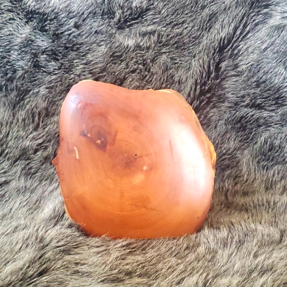 VINTAGE 1980'S FOLK ART HAND CARVED WOODEN CEDAR PUZZLE/JEWELRY BOX - Picture 3 of 10